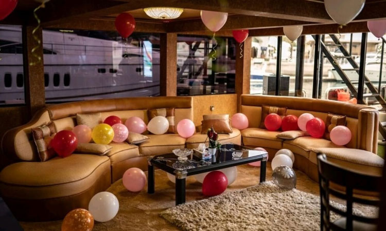 Houseboat Cruising Abu Dhabi