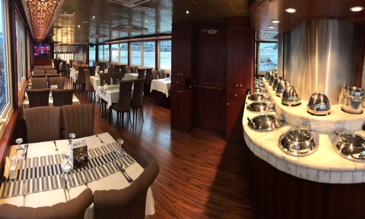 Luxury Yacht Dinner Cruise Abu Dhabi