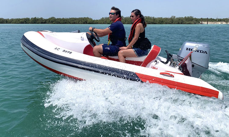 Pilot Your Own Watercraft in Abu Dhabi