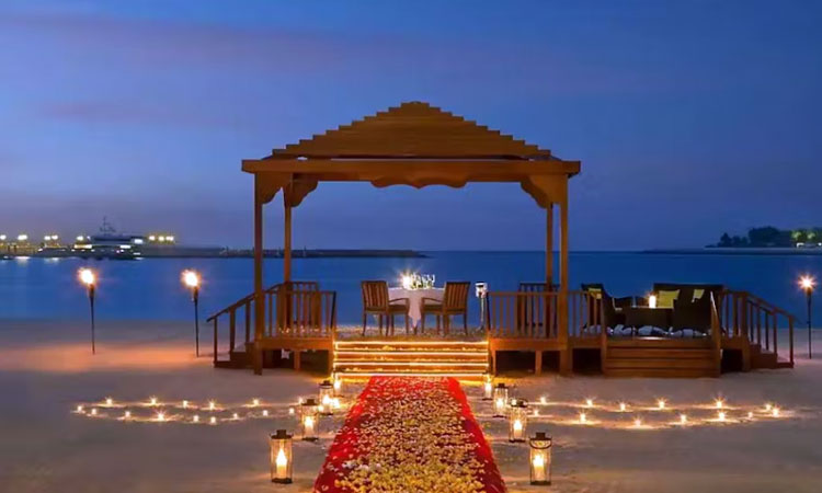 Private Romantic Island Beach Dinner in Abu Dhabi