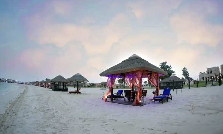 Private Romantic Island Beach Dinner in Abu Dhabi